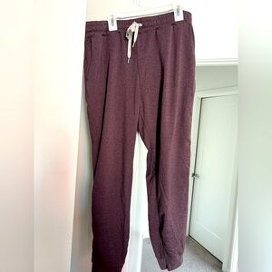 Vuori performance jogger purple medium women